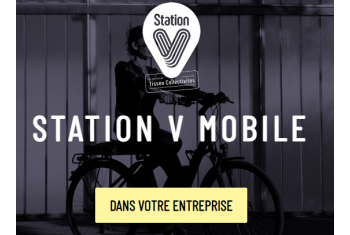Logo Station V avec en fond une image sombre avec une cycliste