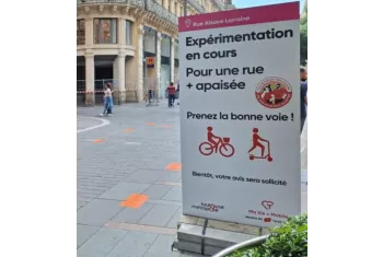 Panneau situé rue Alsace Lorraine indiquant une expérimentation en cours