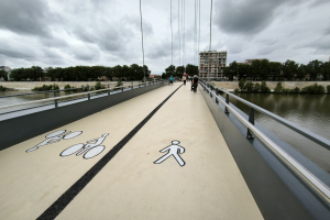 Vue sur la rive gauche depuis la passerelle Poujade