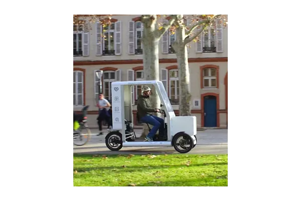 photo d'un véhicule leger intermédiaire