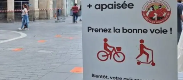 Panneau situé rue Alsace Lorraine indiquant une expérimentation en cours